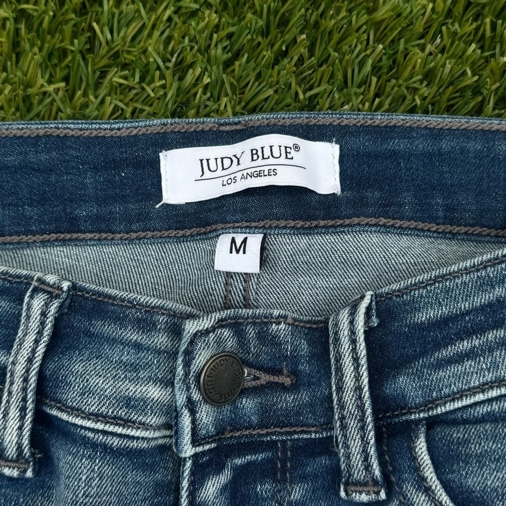 Judy Blue Mid-rise Heavy Contrast Flap Pockets Shorts - Picture 7 of 12